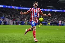 阿迪达斯发布与欧冠合作25周年纪念海报：梅西在列